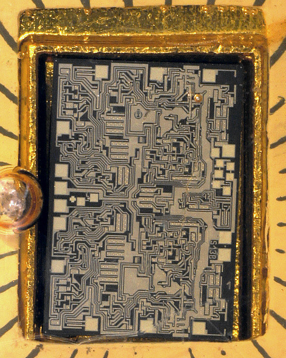 [ Bosch Mikrochip Anstecknadel, Detail ]
