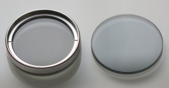 [ Removal ot the filter glass from a photographic polarzing filter ]
