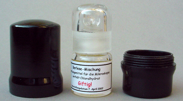 [Berlese-Mischung in Chemikalienfl&auml;schchen]
